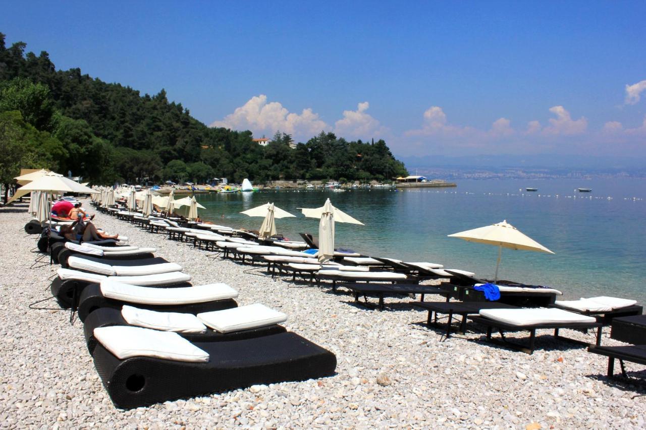 Apartments By The Sea Medveja, Opatija - 7720 Lovran Exterior foto