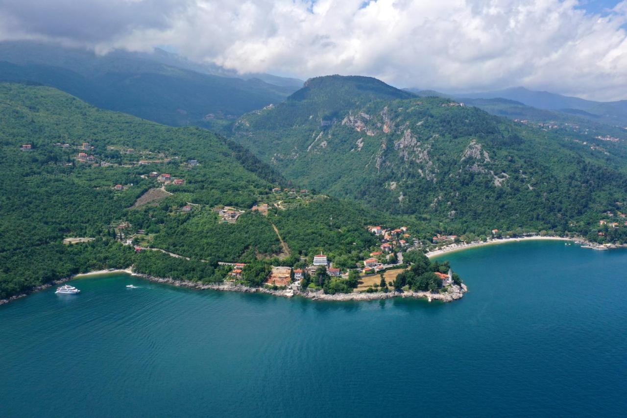 Apartments By The Sea Medveja, Opatija - 7720 Lovran Exterior foto