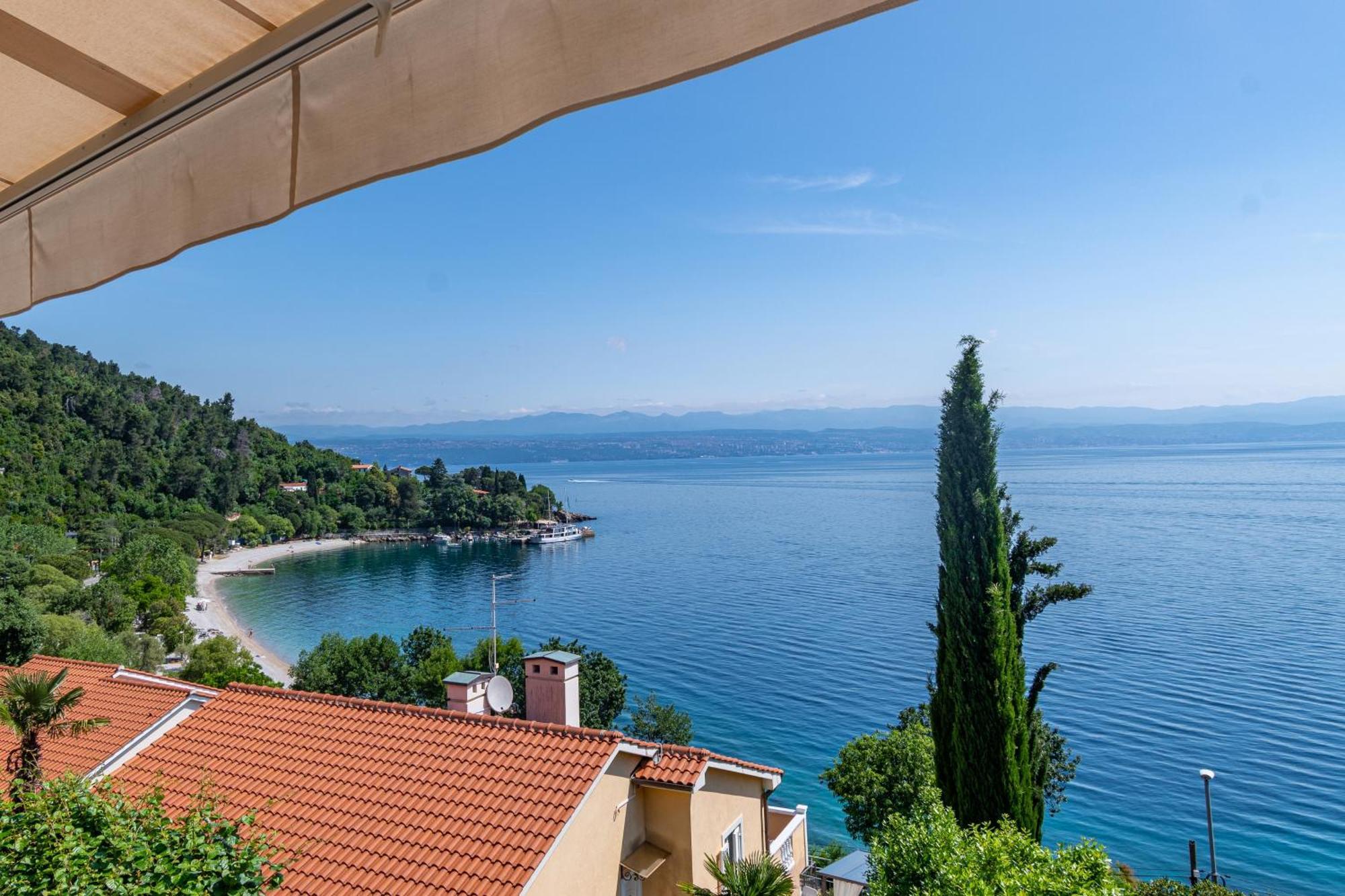 Apartments By The Sea Medveja, Opatija - 7720 Lovran Exterior foto