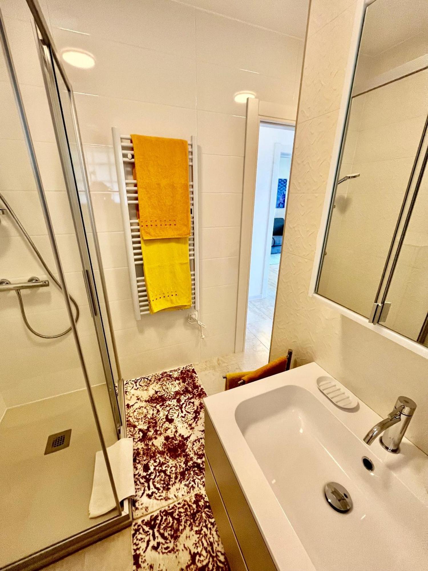 Apartments By The Sea Medveja, Opatija - 7720 Lovran Quarto foto