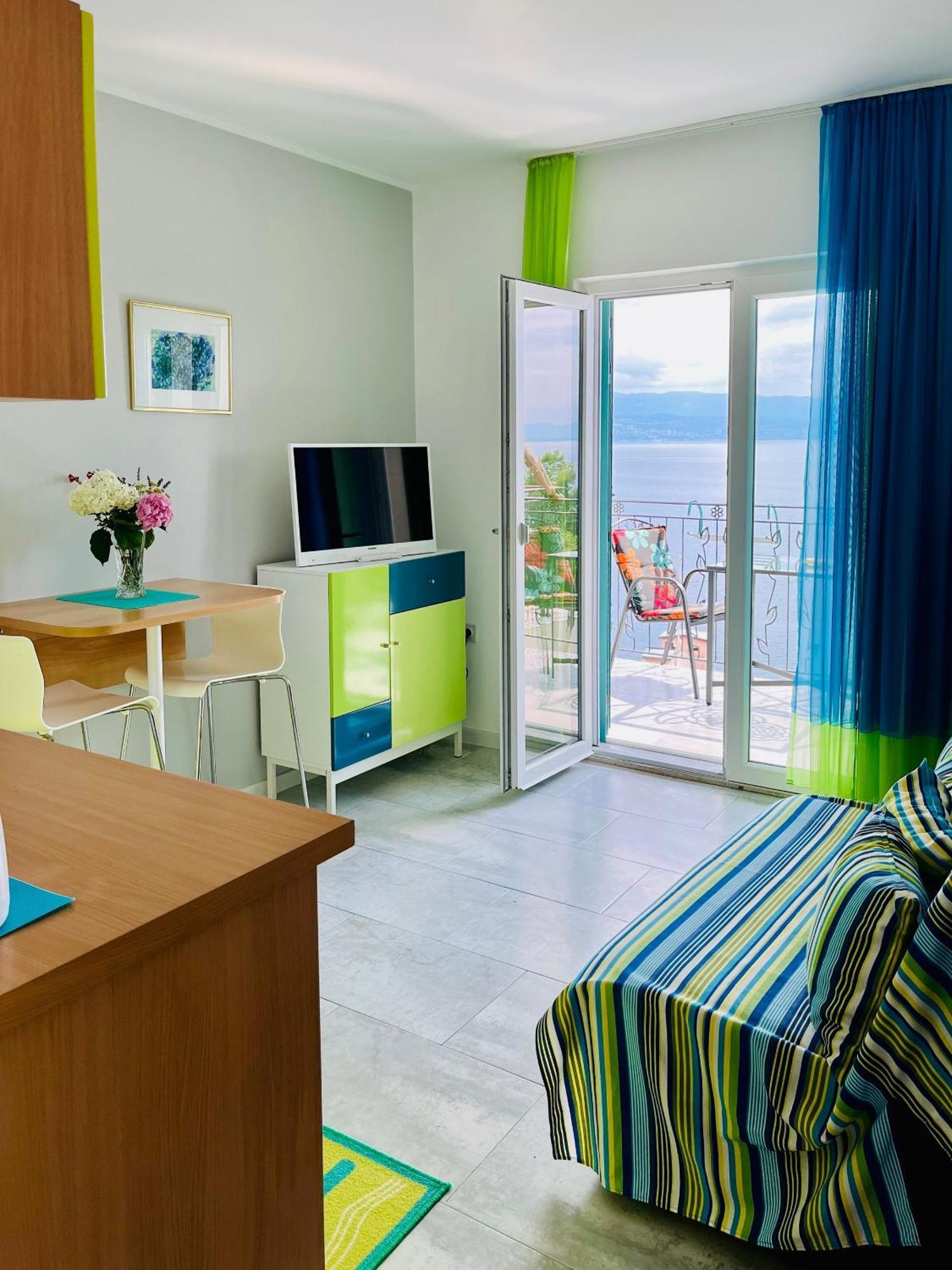 Apartments By The Sea Medveja, Opatija - 7720 Lovran Exterior foto